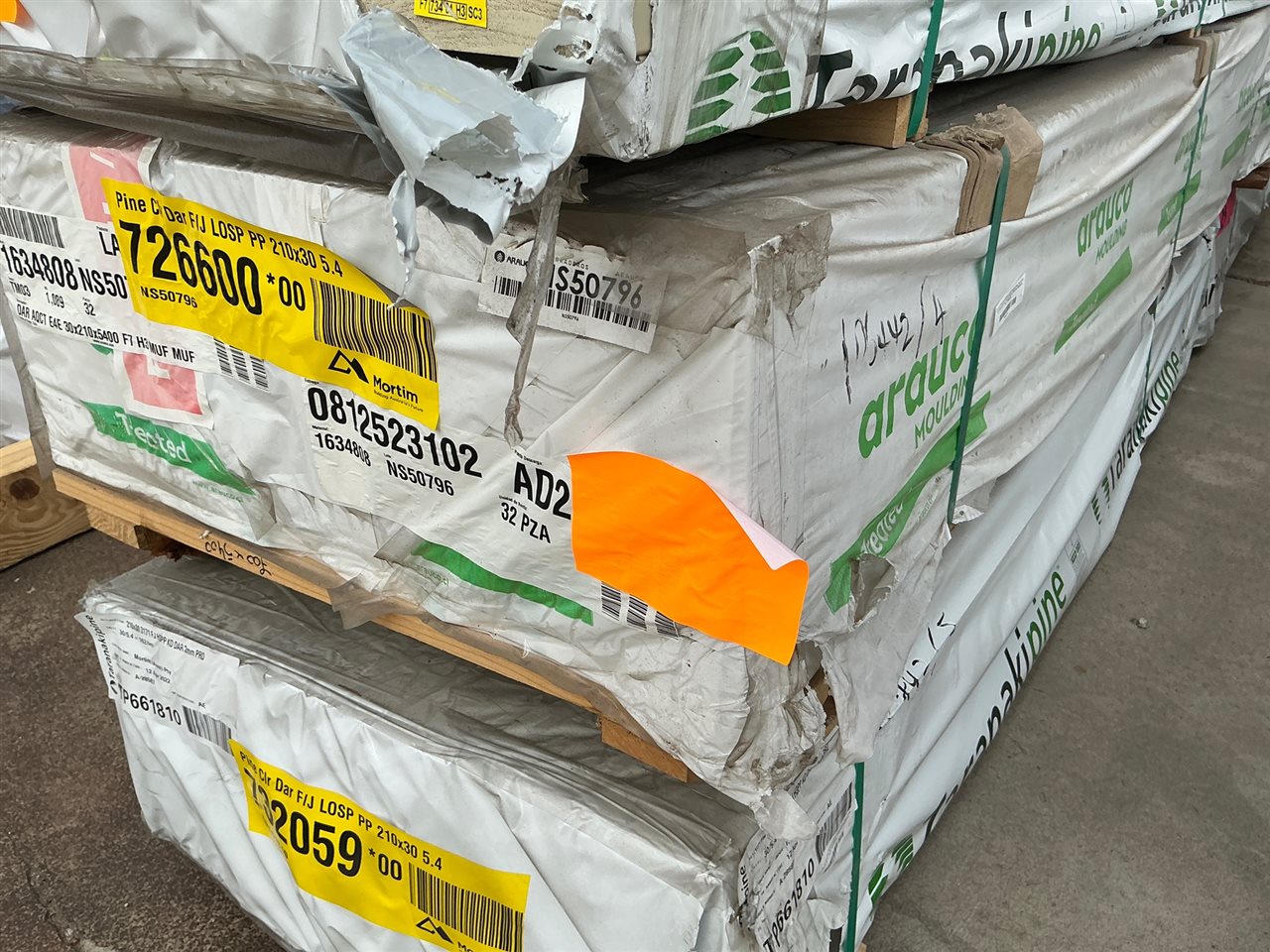 210 x 30, Primed and Painted LOSP Treated Pine, Clear DAR FJ, 32 pcs @ 5.4 M, 172.8 Lin Metres Total Pk 726600-00