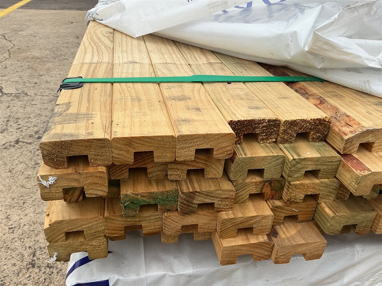 70 x 35 H3  Pine LOSP Capping - 40 @ 4.8 M ( 192 Lin Metres) - Pack 821410