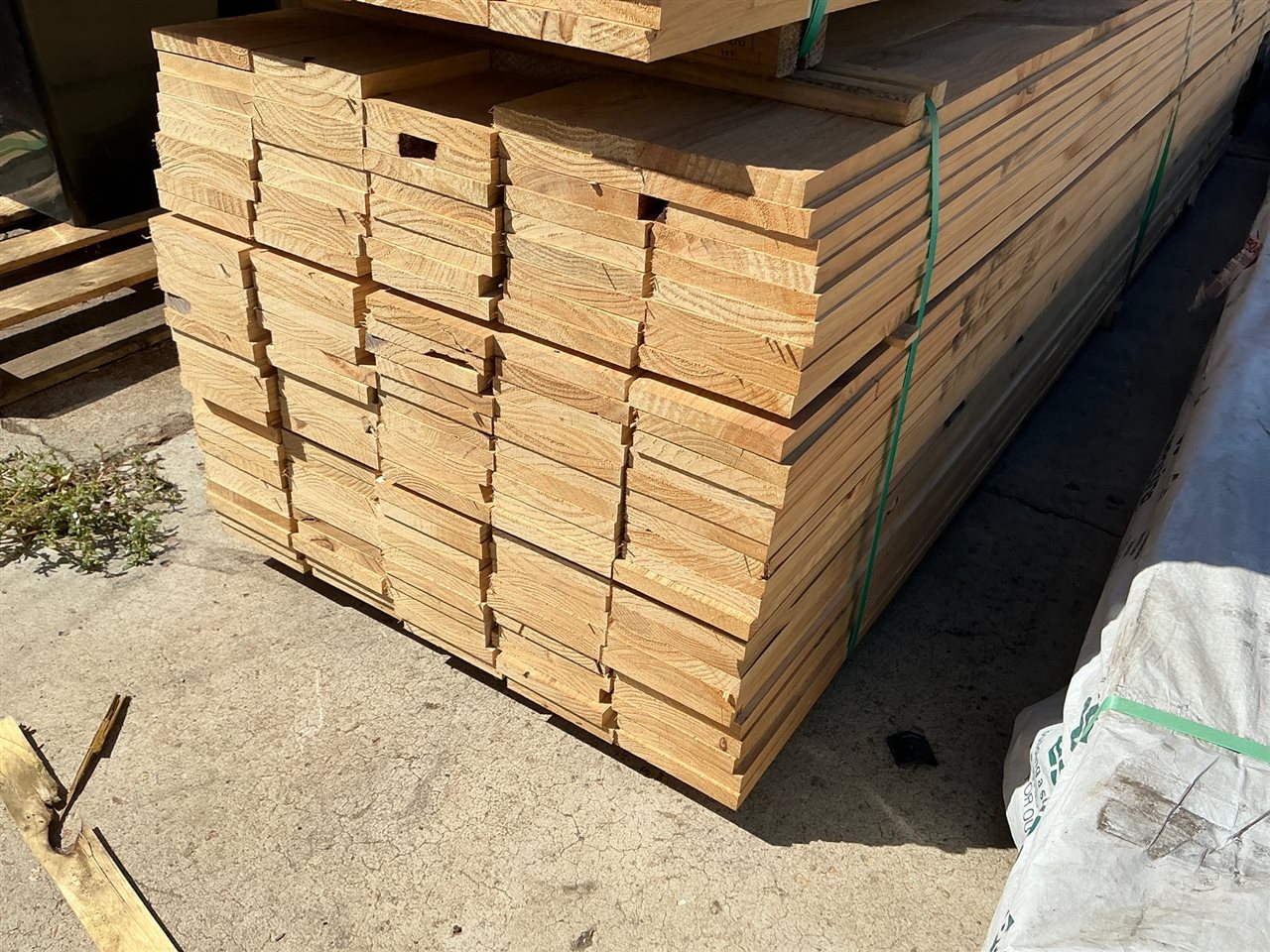 140 x 19 - Pine DAR Sq Untreated - 144 @ 3 M (432 Lin Metres) - Pack 817784