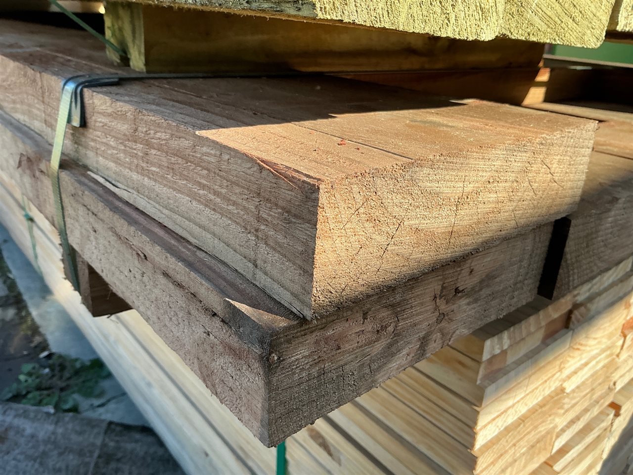 200 x 50, Tinted Timber, Sleepers, 7 pcs @ 3.0 M, 7 pcs Total Pk 857143