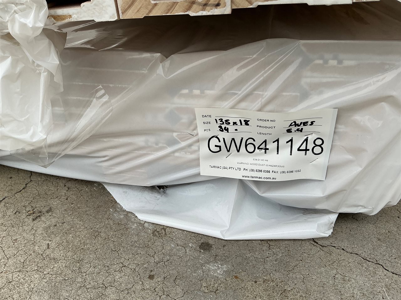 135 X18 Primed F J Pine Mouldings -34 Lenghts @ 5.4 M - 186.6 Lin Metres -Pack Number # GW641148