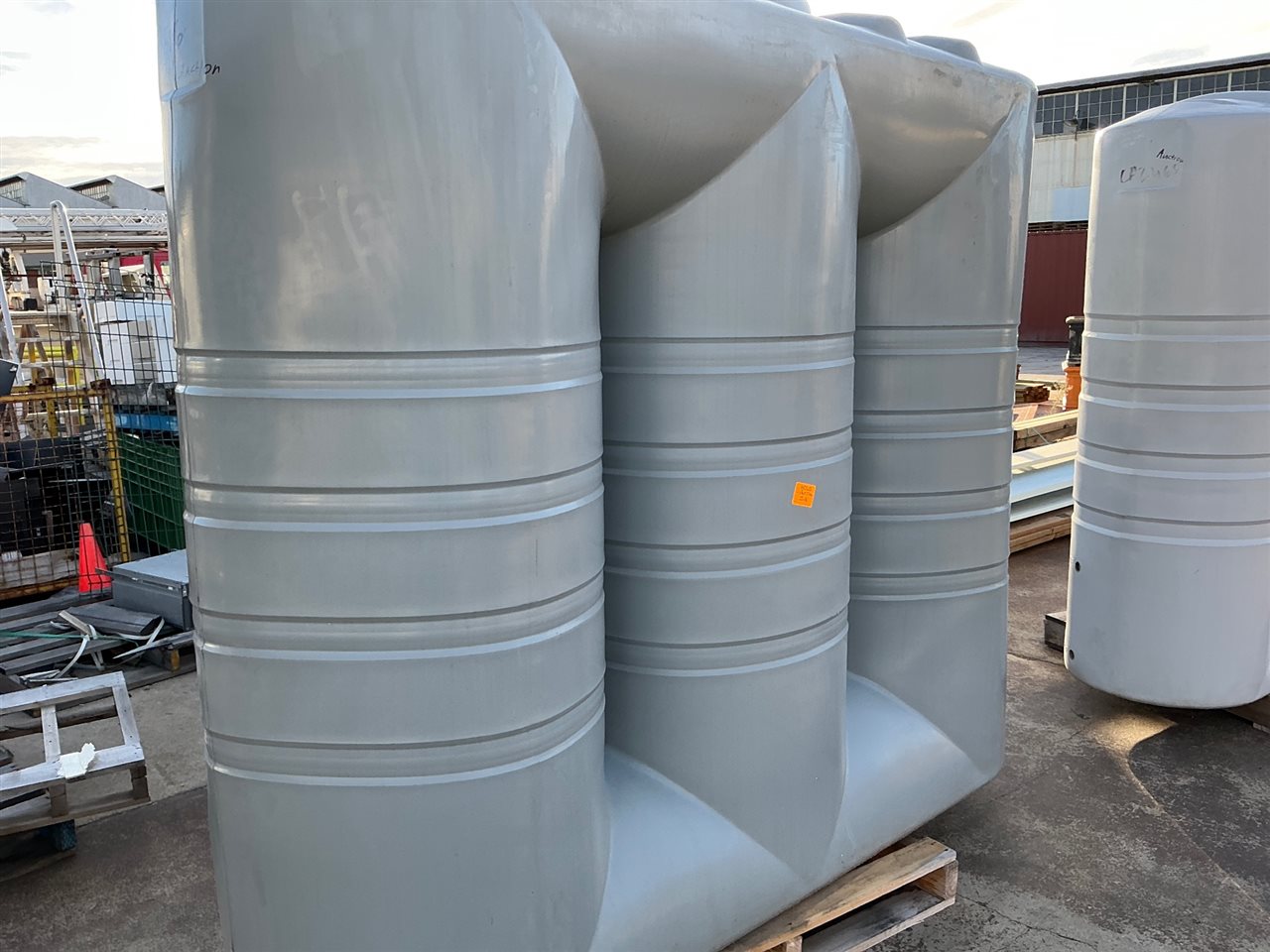 TSL660 3000L Slimline Water Tank, Windspray - Dent in Roof, Cosmetic - Size 2.15 m h x 2.48 m long x 0.81 m Width -RRP $1,655