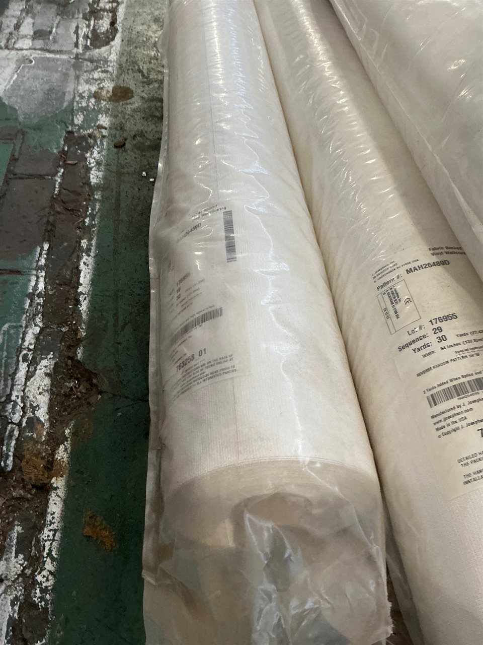 Fabric Backed Vinyl Wall Covering - Light Grey - 27 Metres (30 Yards ) x 1400 mm wide - Sold Per Roll -
