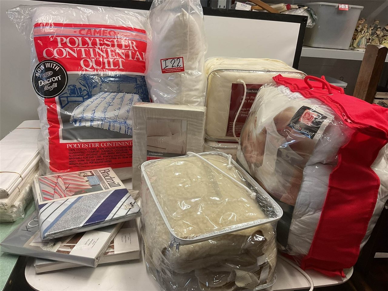 Single Bed Quilt Cover Sheets, Continental Quilt, Mattress Topper, Pillow And 2 X Micro Fleece Sheet Sets Plus A Wool Mattress Topper