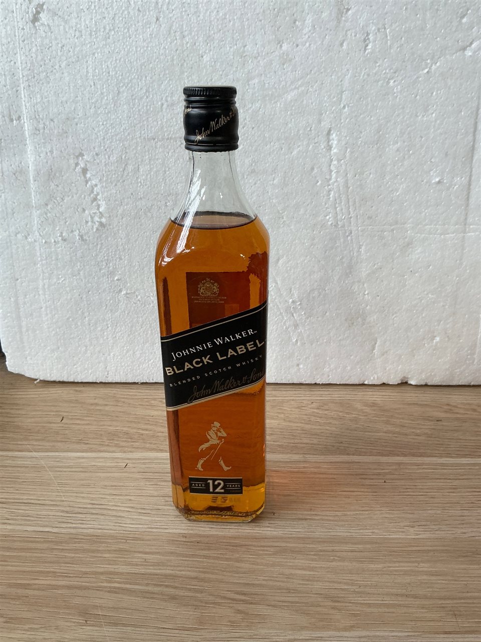Johnnie Walker Black Label Whiskey- 700 Ml .