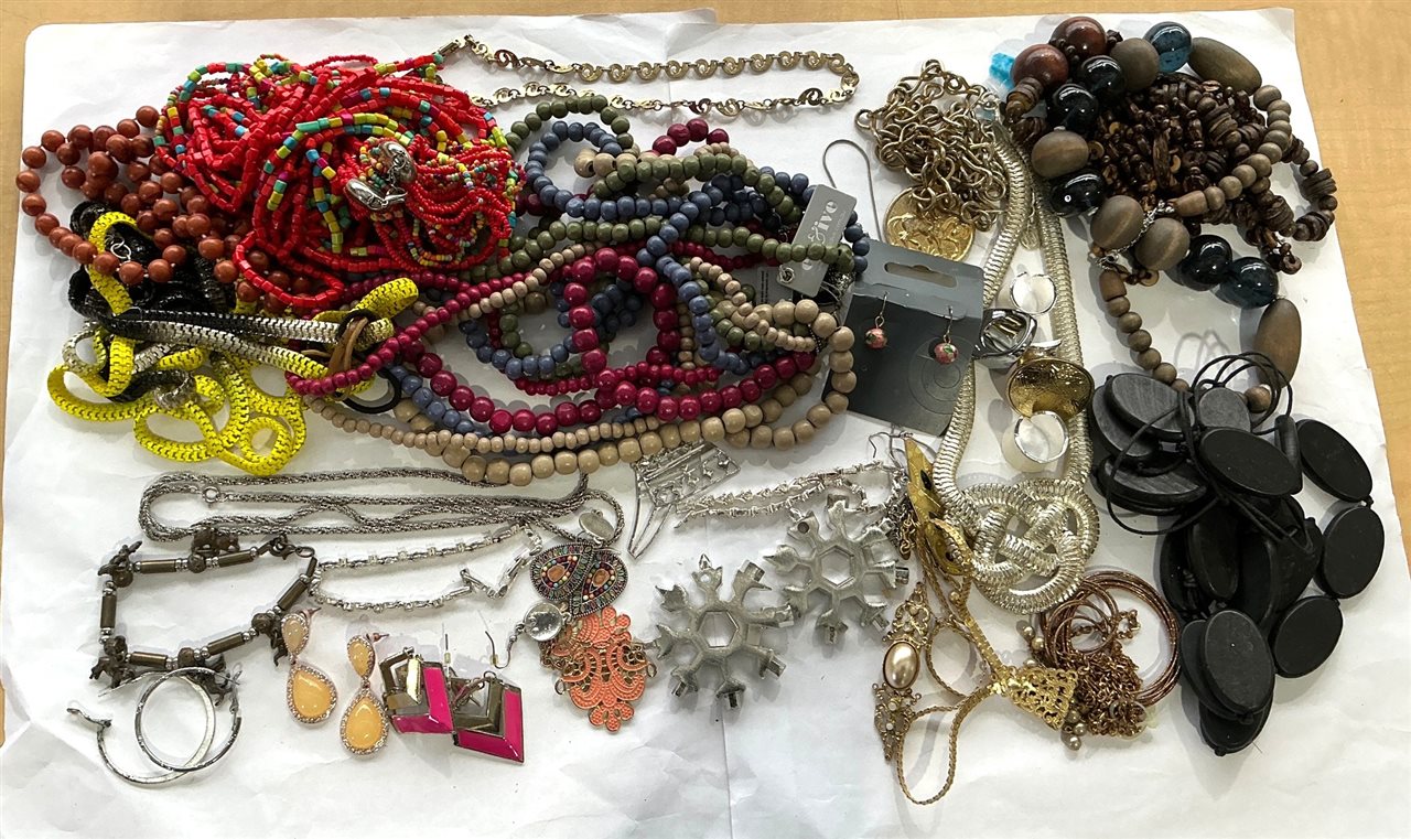 Quantity of Costume Jewellery