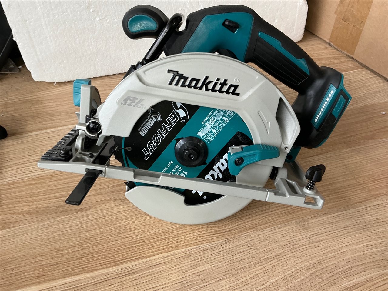 Makita Cordless 18 V DHS680 Circular Saw-165 mm - No Battery