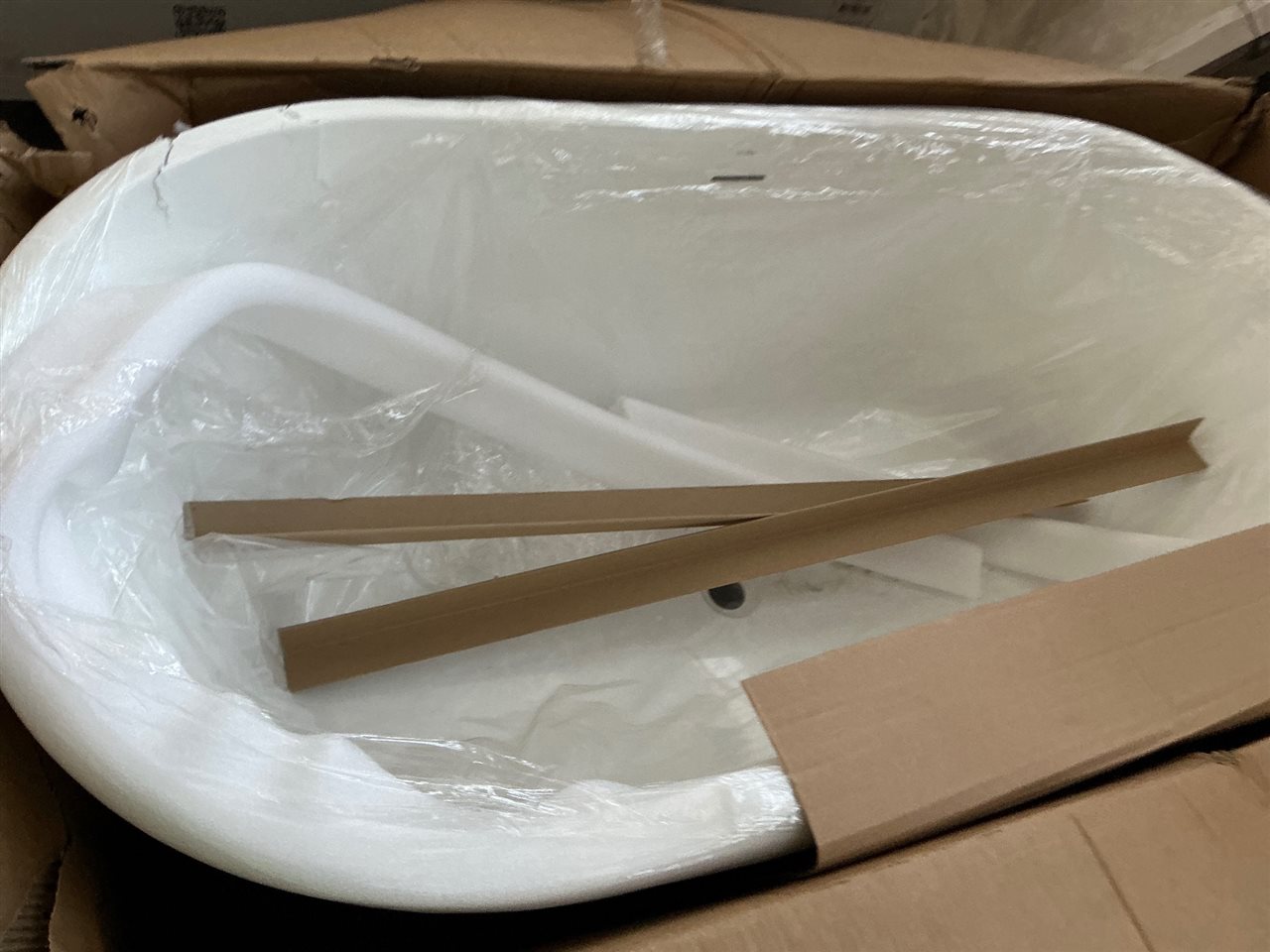 Seima  1500 Freestanding Bath, -Damaged