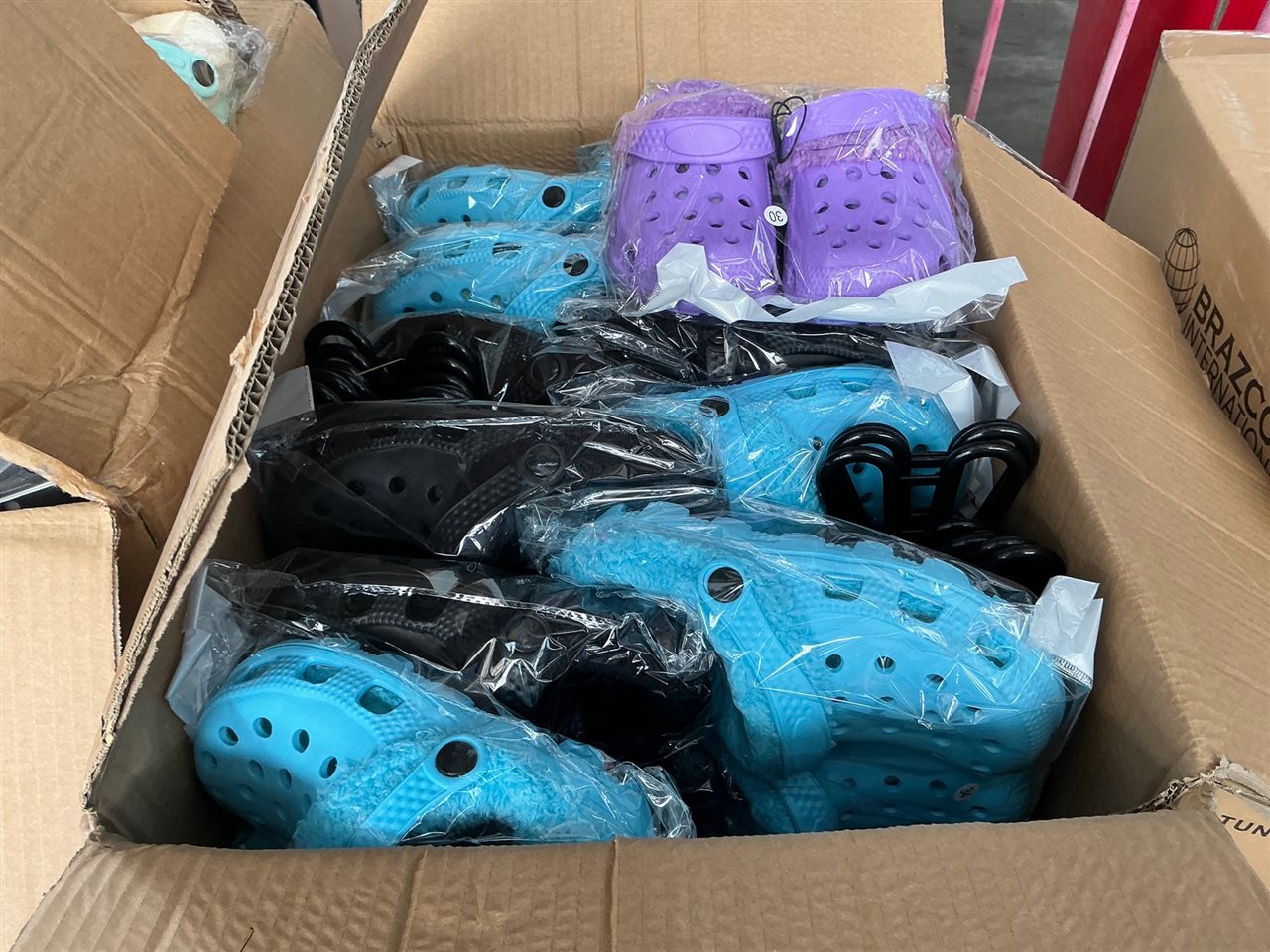 Clogs Fur Lined Girls- Carton of 24 Pair - Various Colours - Sizes 32 to 35