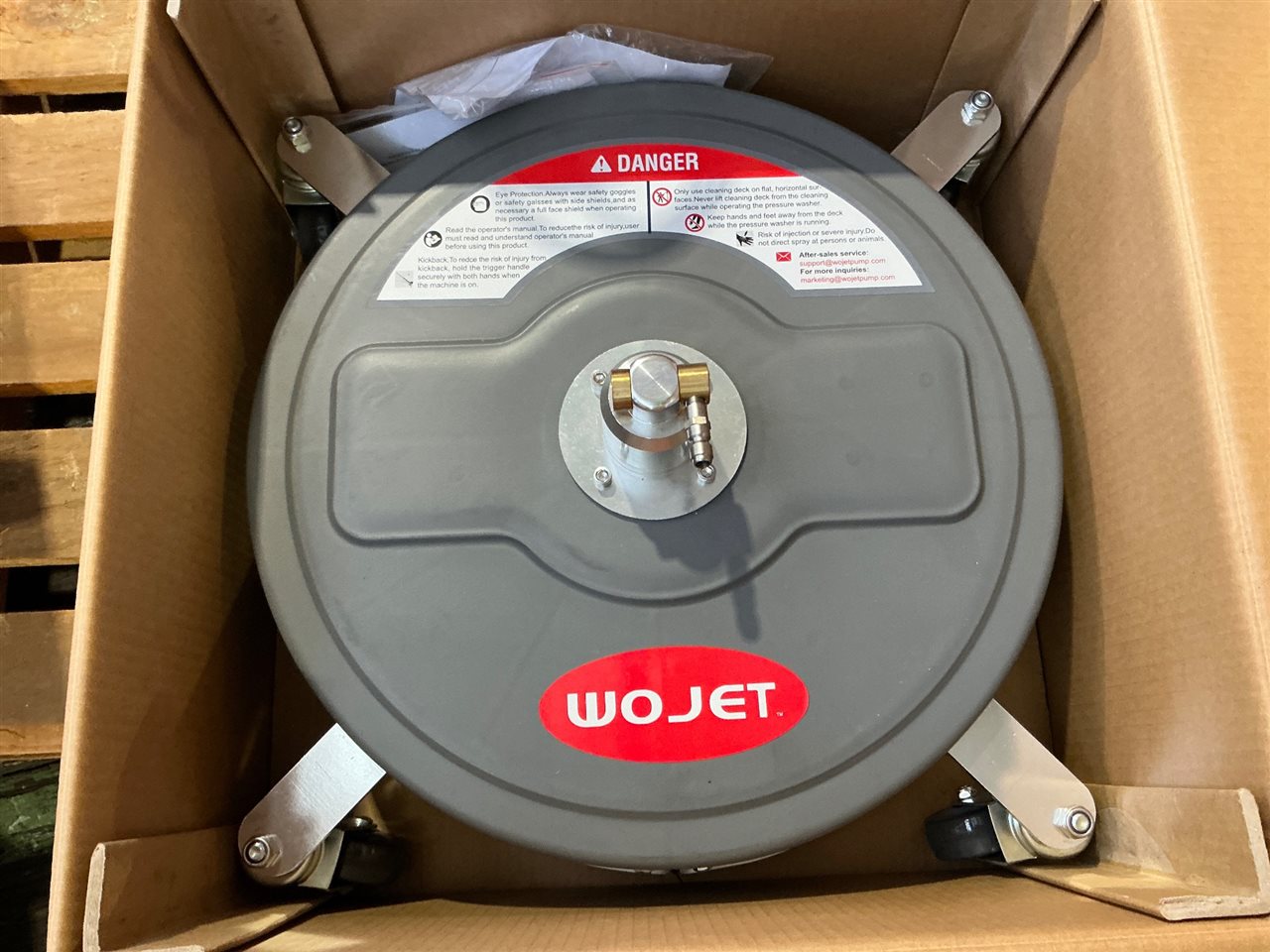 Rotary Surface Cleaner 450 mm/ 18” New Fitted with Caster Wheels with Quick Connect Hose Fitting