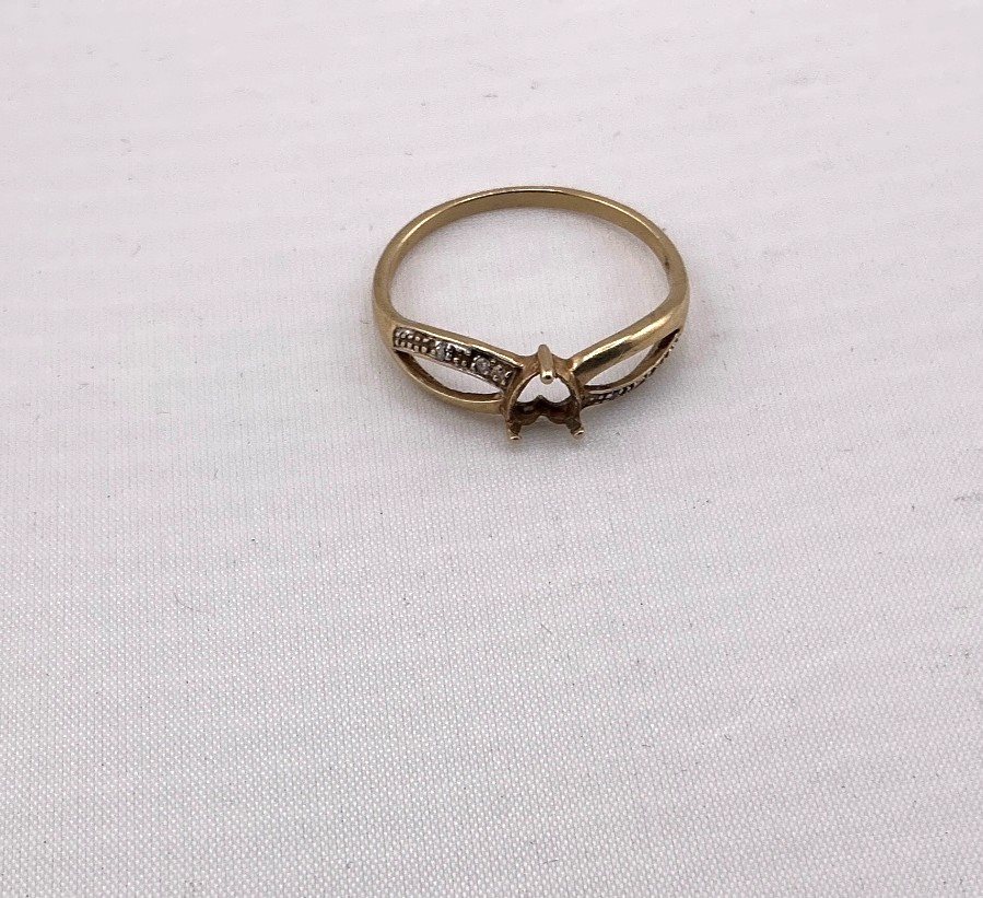 9ct Yellow Gold Diamond Ring