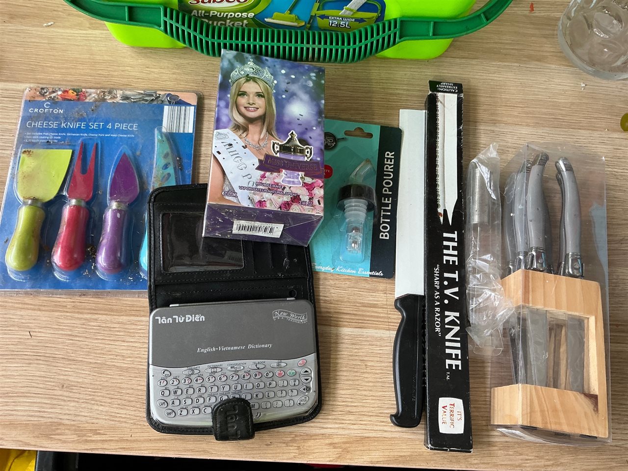 Perfume , English-  Vietnamese Dictionary and Knives Sets