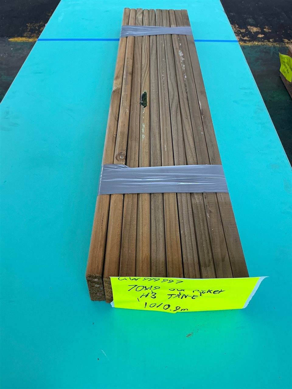 70 x 19 x 0.9 M, Tan-E Green Pine, Square Top Picket, 10 Pcs Total PK# GW999997