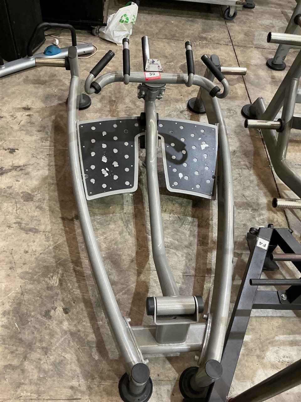 Plate-Loaded Standing Calf Raise Machine with Shoulder Pads