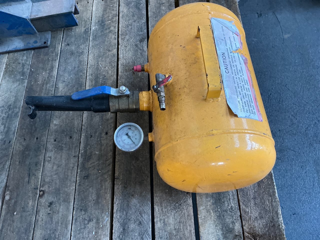 Pneumatic Pressure Inflator Tank - Max Pressure 145 Psi