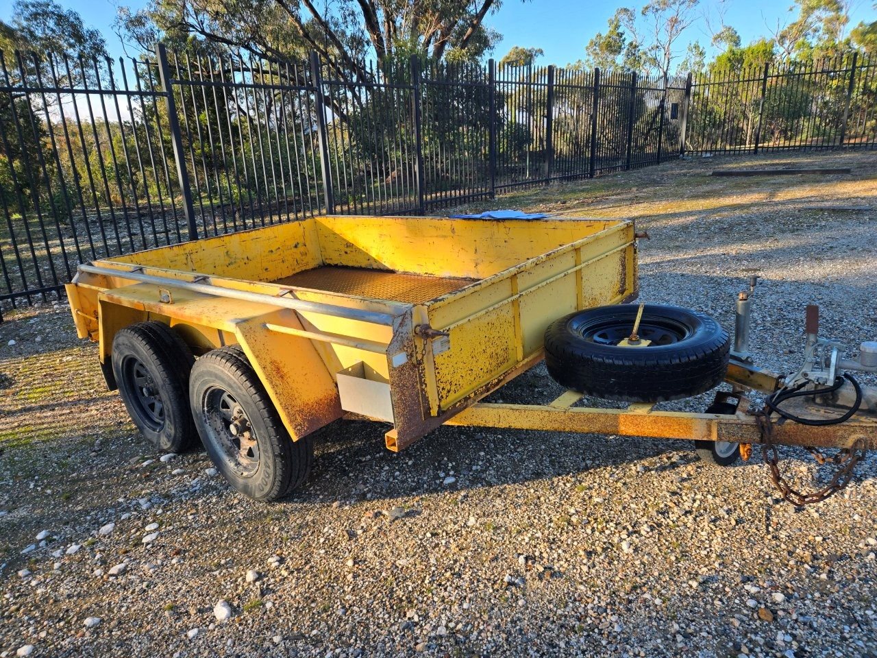 Tandem Box Trailer - 50 mm Tow Ball Hitch - Note Sold as is - Leaf Spring is Snapped Requires Repair - New Spring Set - Spare Wheel - Jockey Wheel - Previous Registration Number TWN-122 -Sold Unregistered - No Plates -- Buyer to Arrange uplift and Removal From South Para Depot