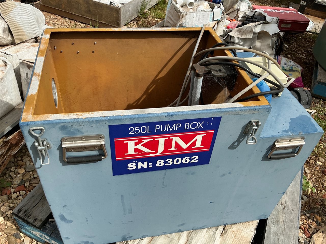 250 Litre Pump Box      ( Collect From Penfield Gardens )