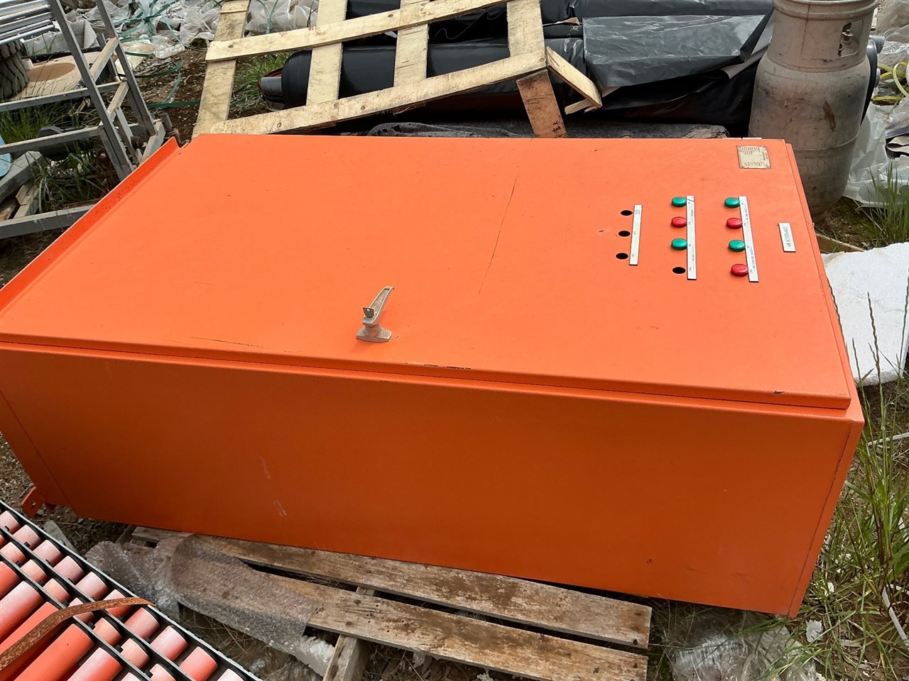 Electrical Switch Box - 900 x 500 x1600 mm H Collect From Penfield Gardens )