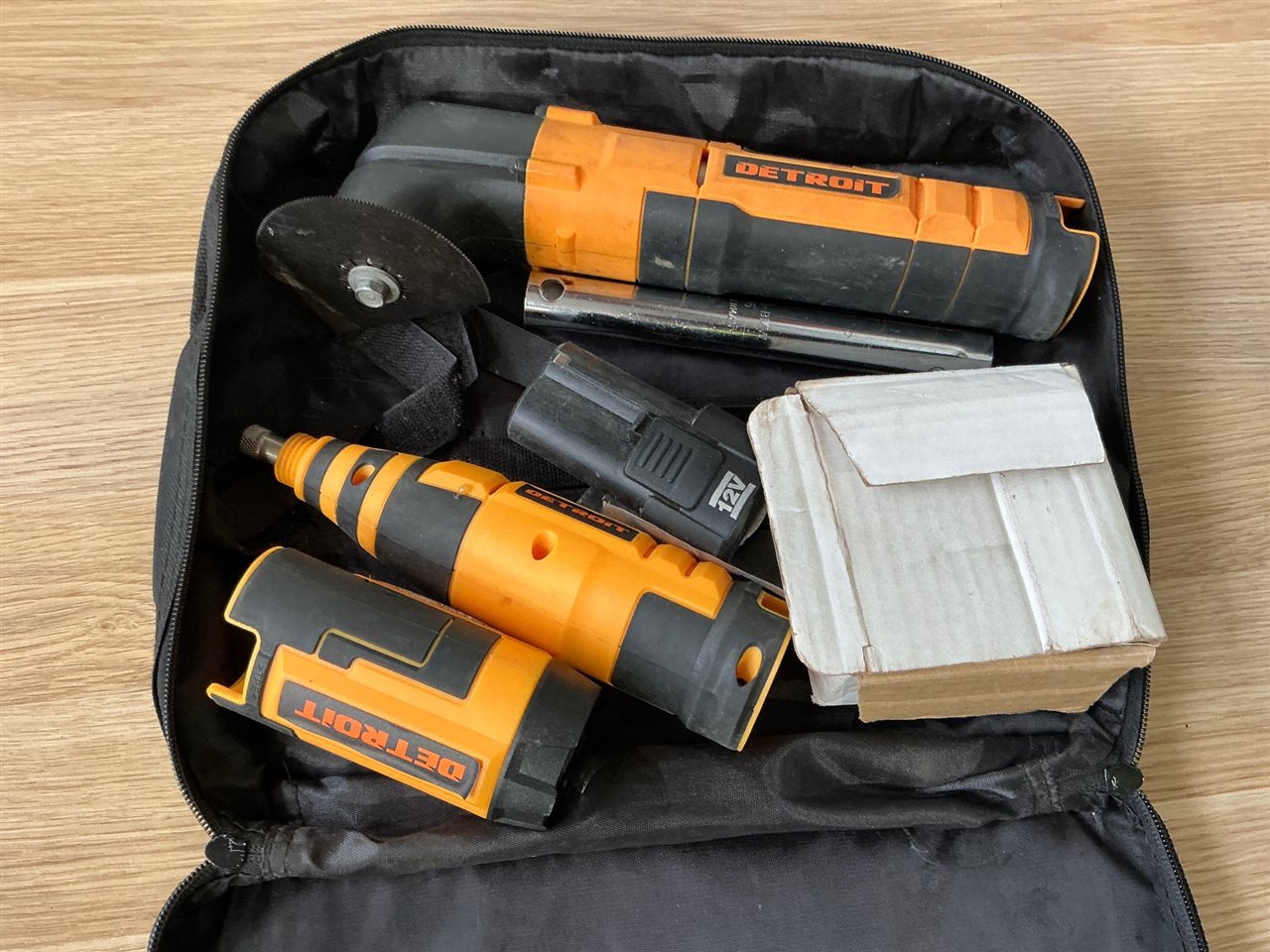 Detroit  12. Lot Cordless Multi Tool - Not Tested