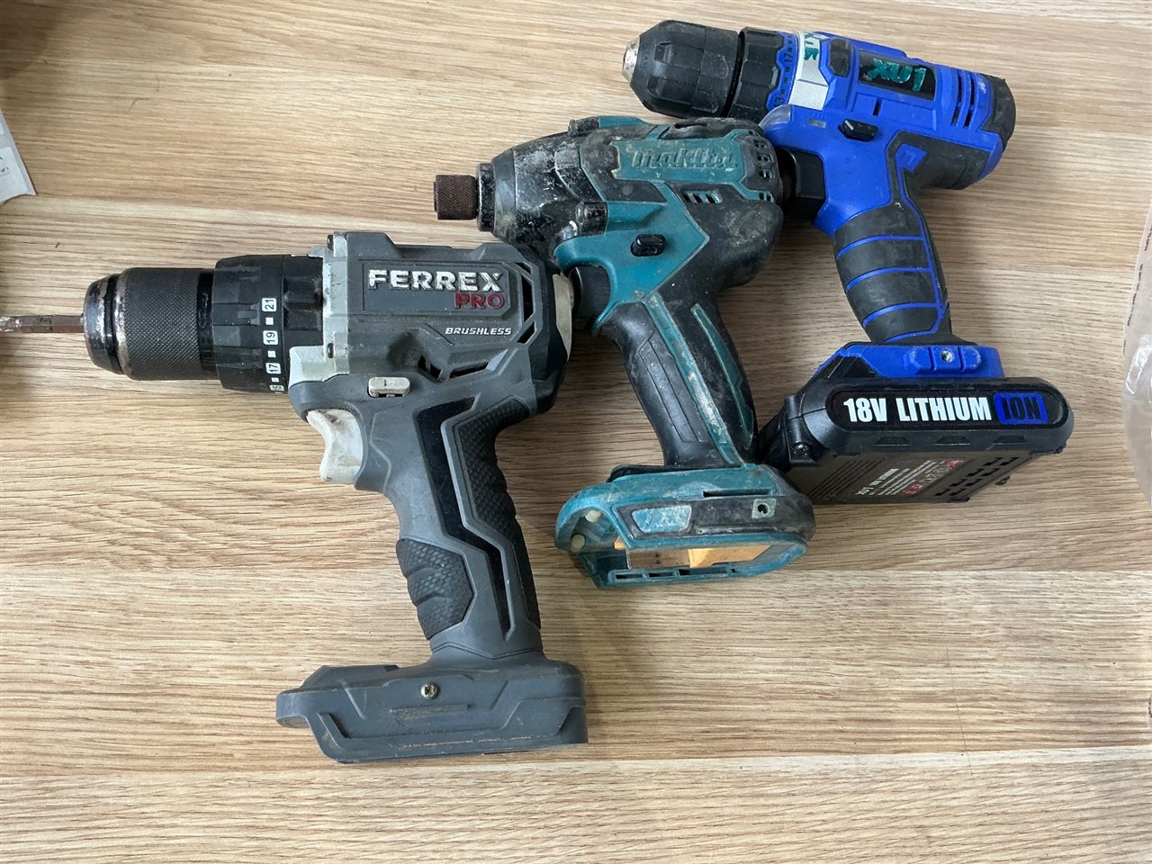 Cordless Drills -18 V - Ferrex & Xu1 with Battery and Makita Tek Driver Gun No B