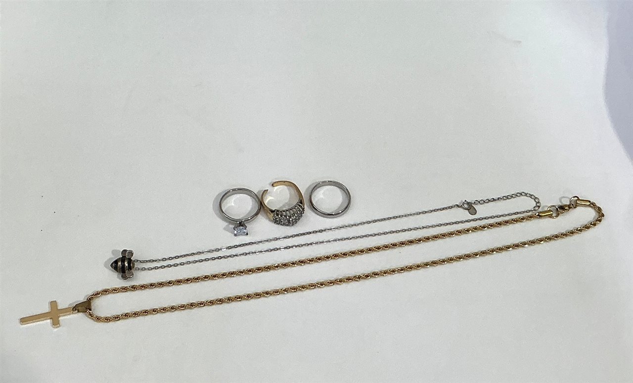 Costumer Jewellery - 2 x Necklaces with Pendants and Rings x 3