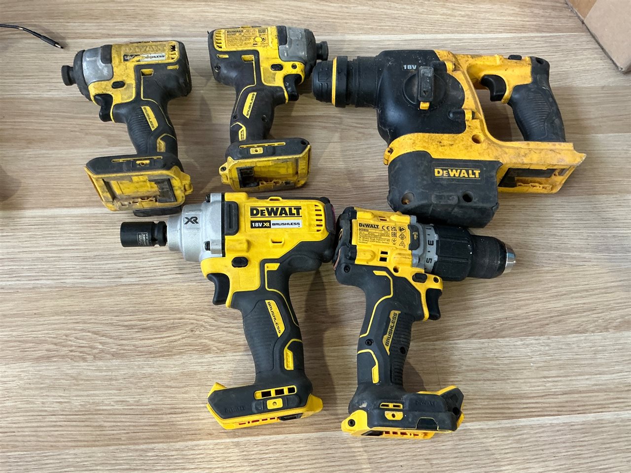 DeWalt 18 V Cordless Power Tools- 2 x Tek Drivers , Wrench Gun, 2 Drills