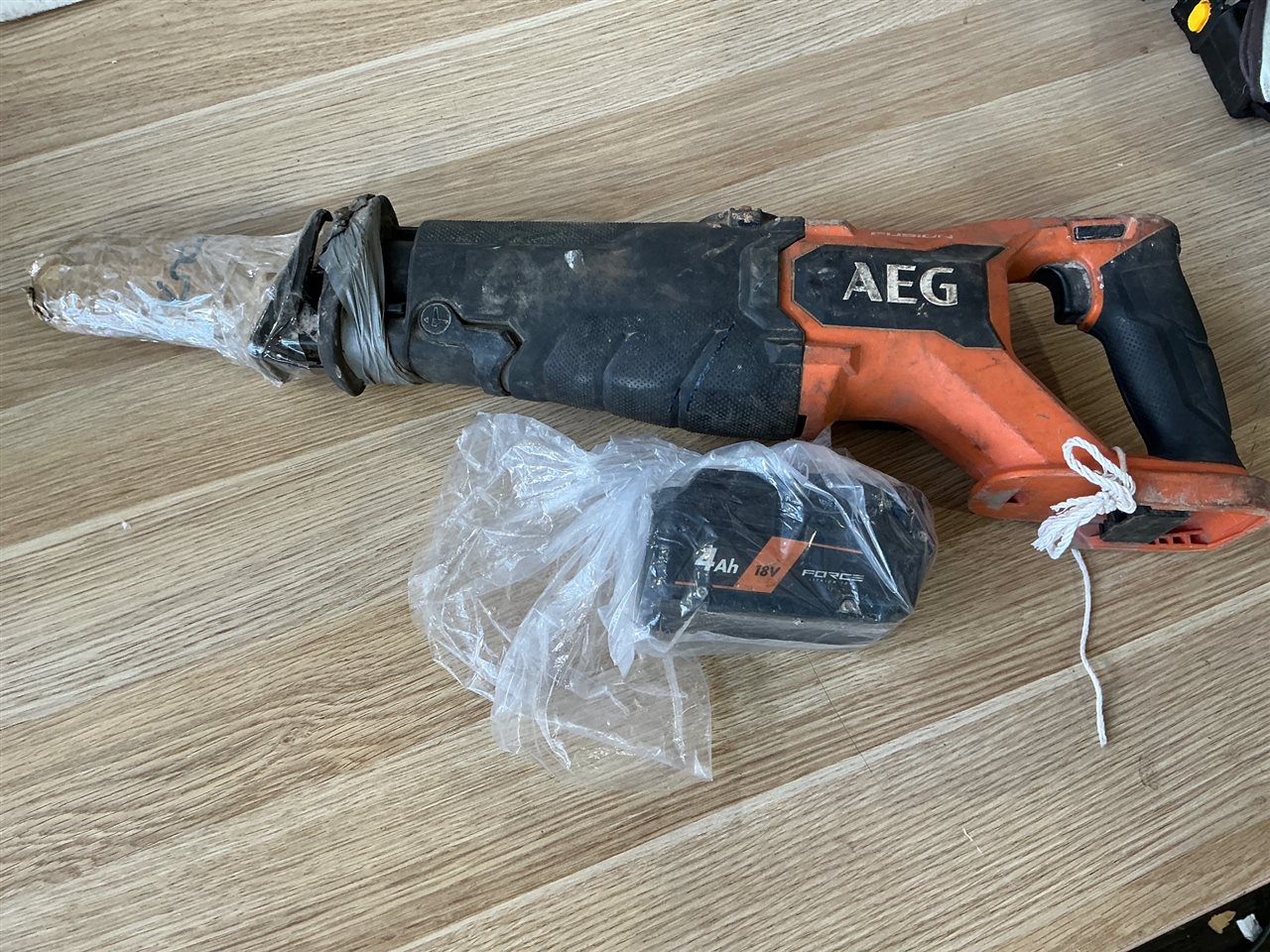 AEG 18 V Cordless Riprocating Saw -with 4 Ah Battery