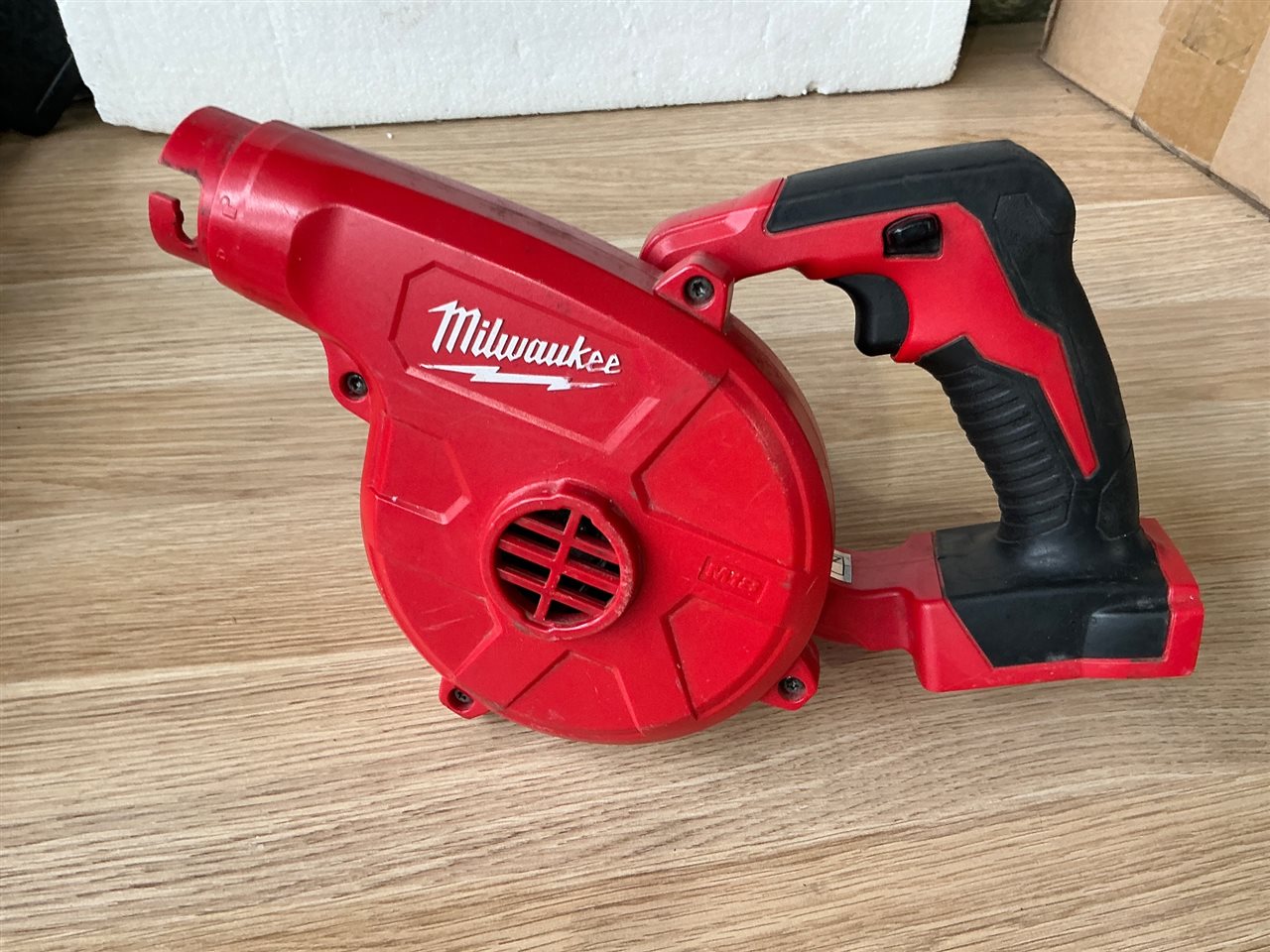 Milwaukee. Cordless Blower-18 V  M18bbl -  No Battery Missing Nozzle