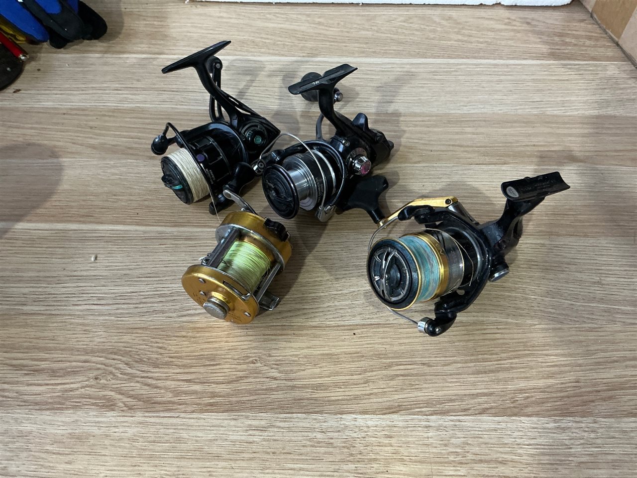 Quantity of 4  Fishing Reels