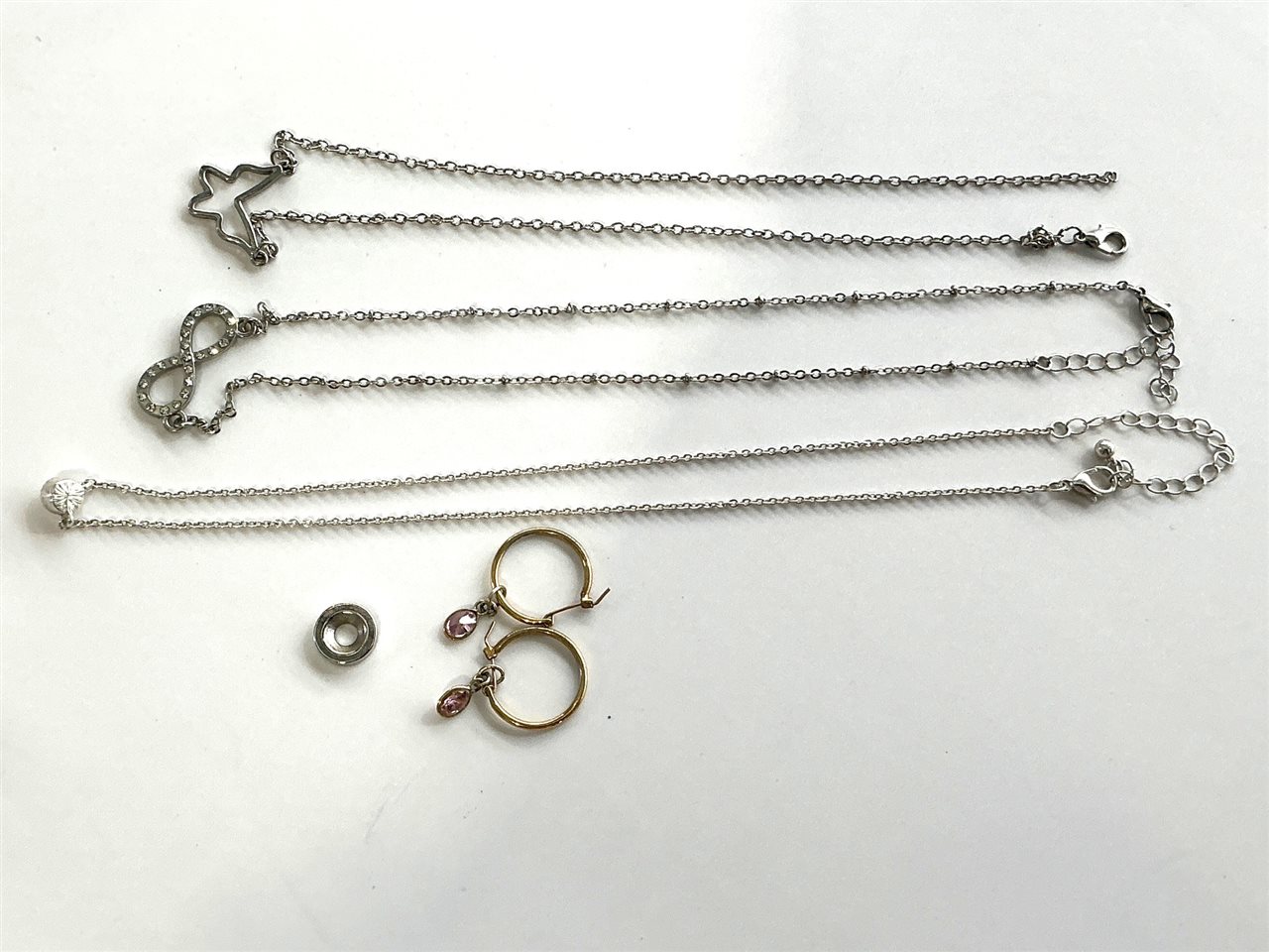 Costume Jewellery - Earrigs & Neck Chains (1X Broken)