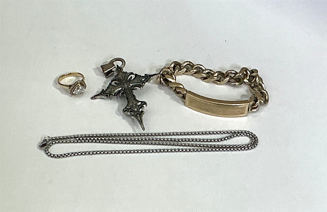 Costume Jewellery - Bracelet , Ring & Necklace with Pendant (Broken)