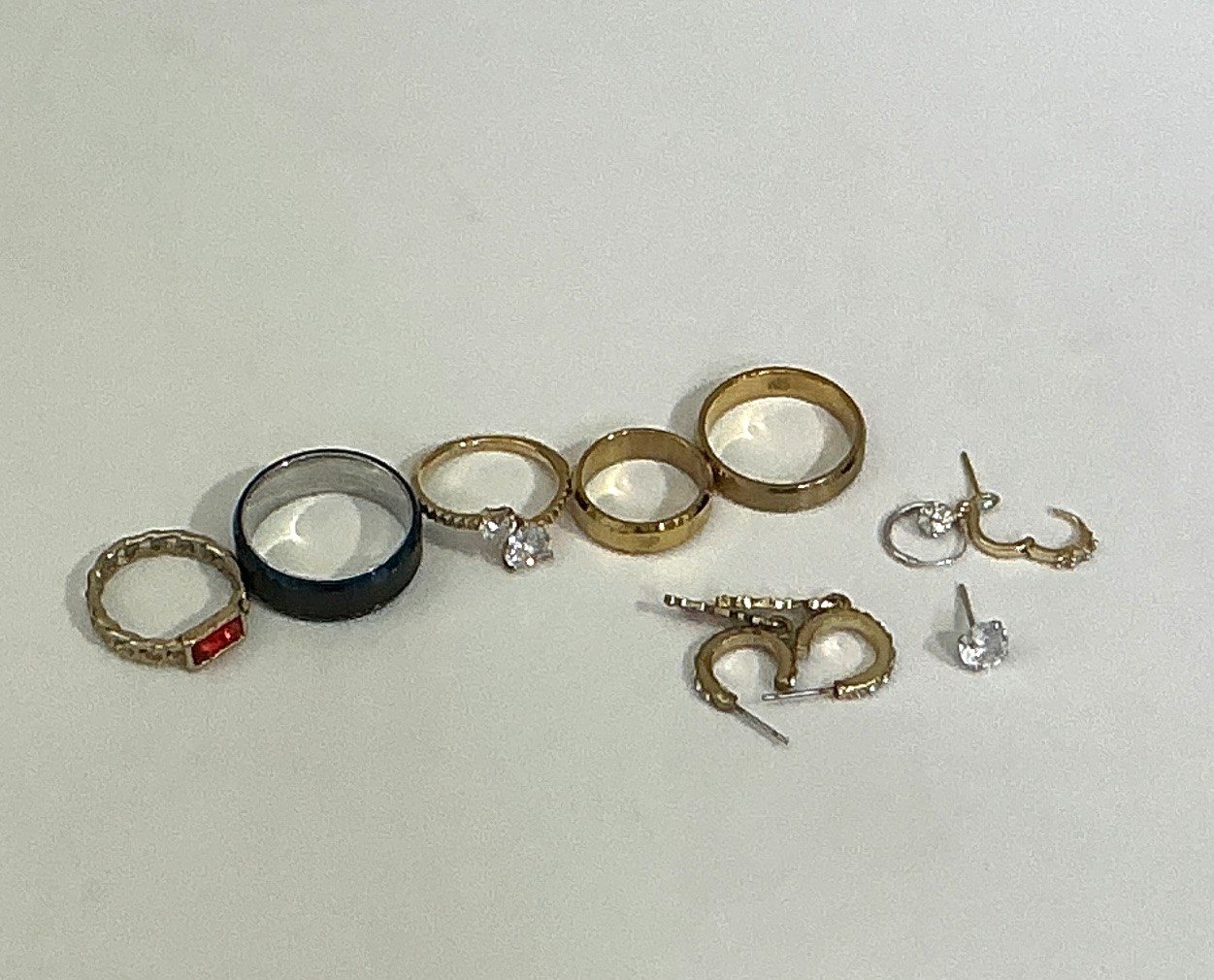 Costume Jewellery - Rings x 5 & Earrings
