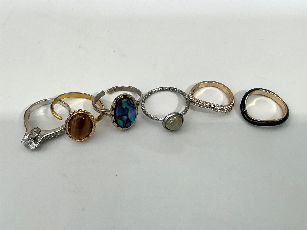 Costume Jewellery - 6 x Rings
