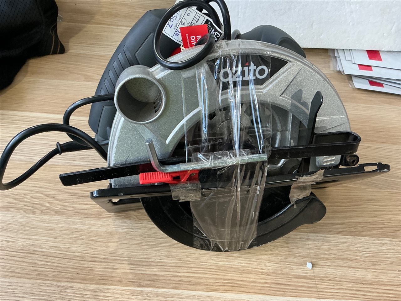 Ozito 185 mm Electric CSW-700  Circular Saw  - No Blade