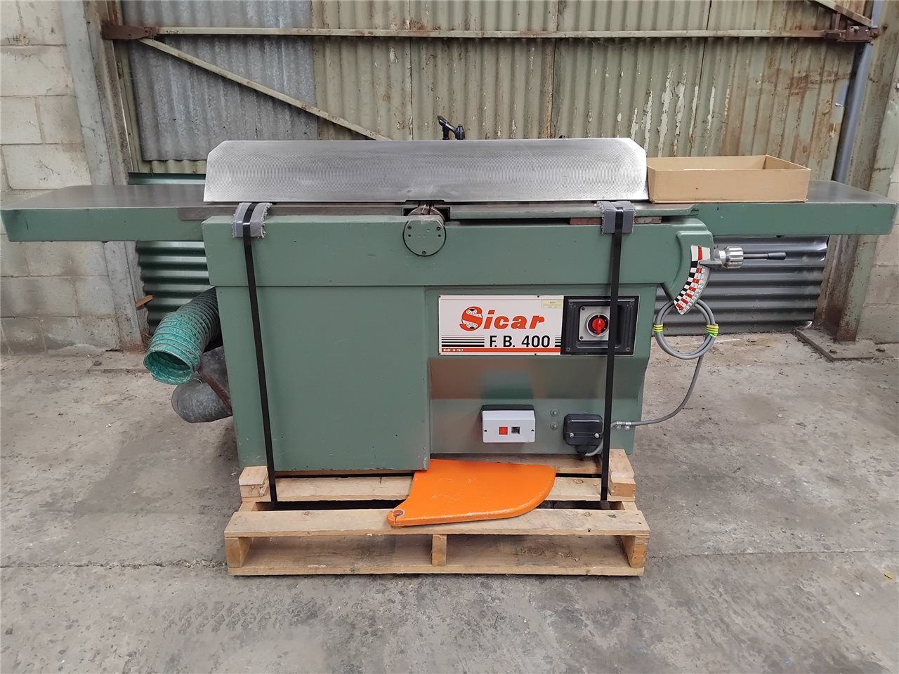 Surface Planer Sicar 400mm Wide x 2440mm Long 4hp 3 Phase with Qty 7 HSS, Tungsten, 4 Blade Sets - ( Collection From Blair Athol)
