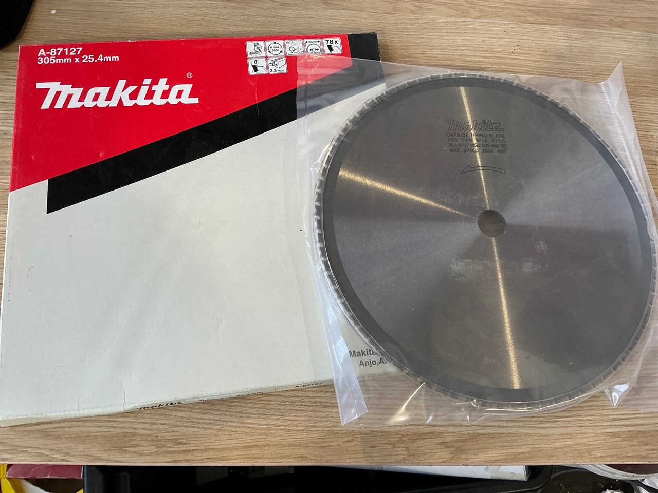 MAKITA Circular Saw Blades - Carbide Tip - 305  mm x 25.4 mm Bore For Thin Steel