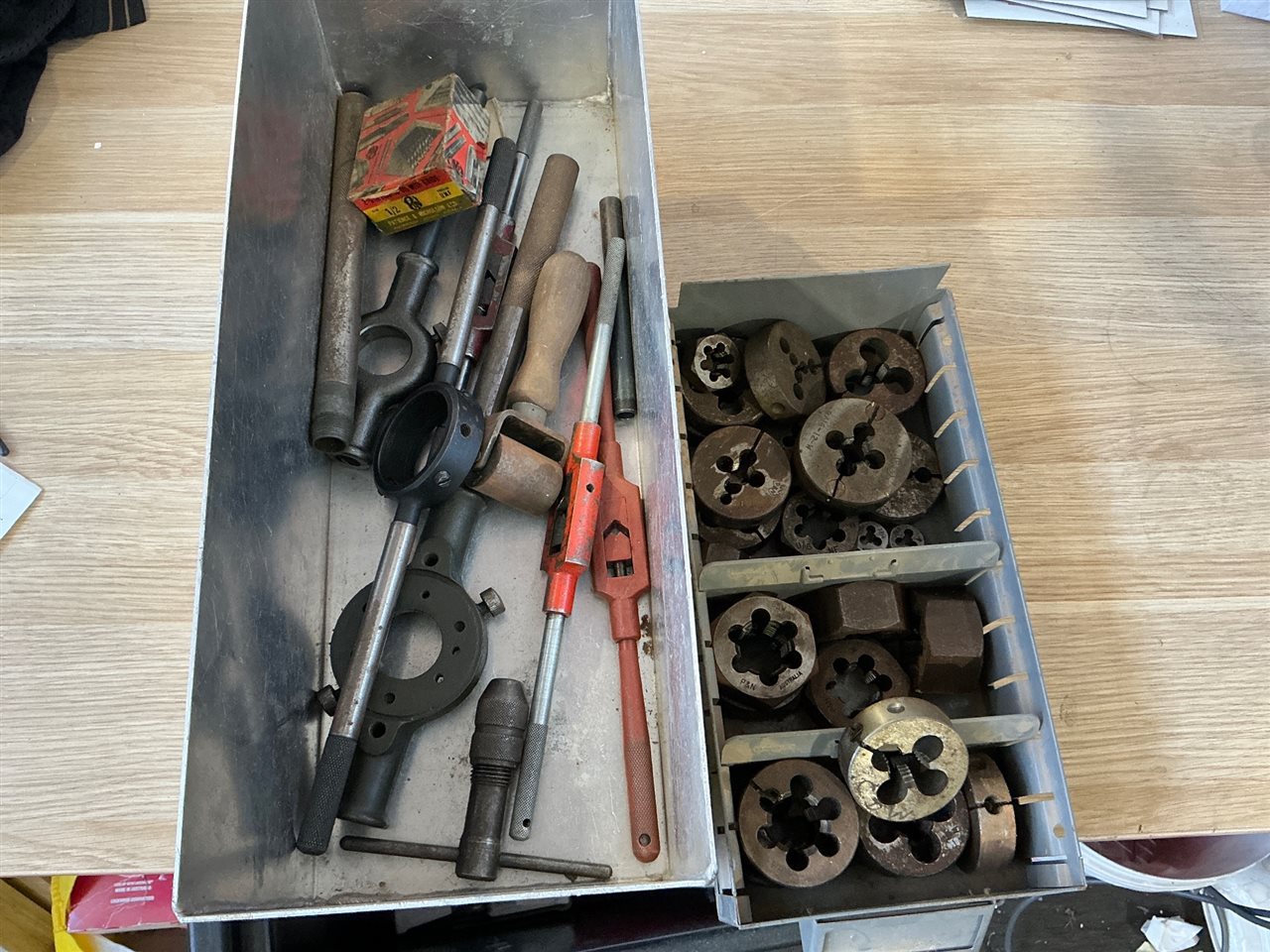 Threading Dies and Handles