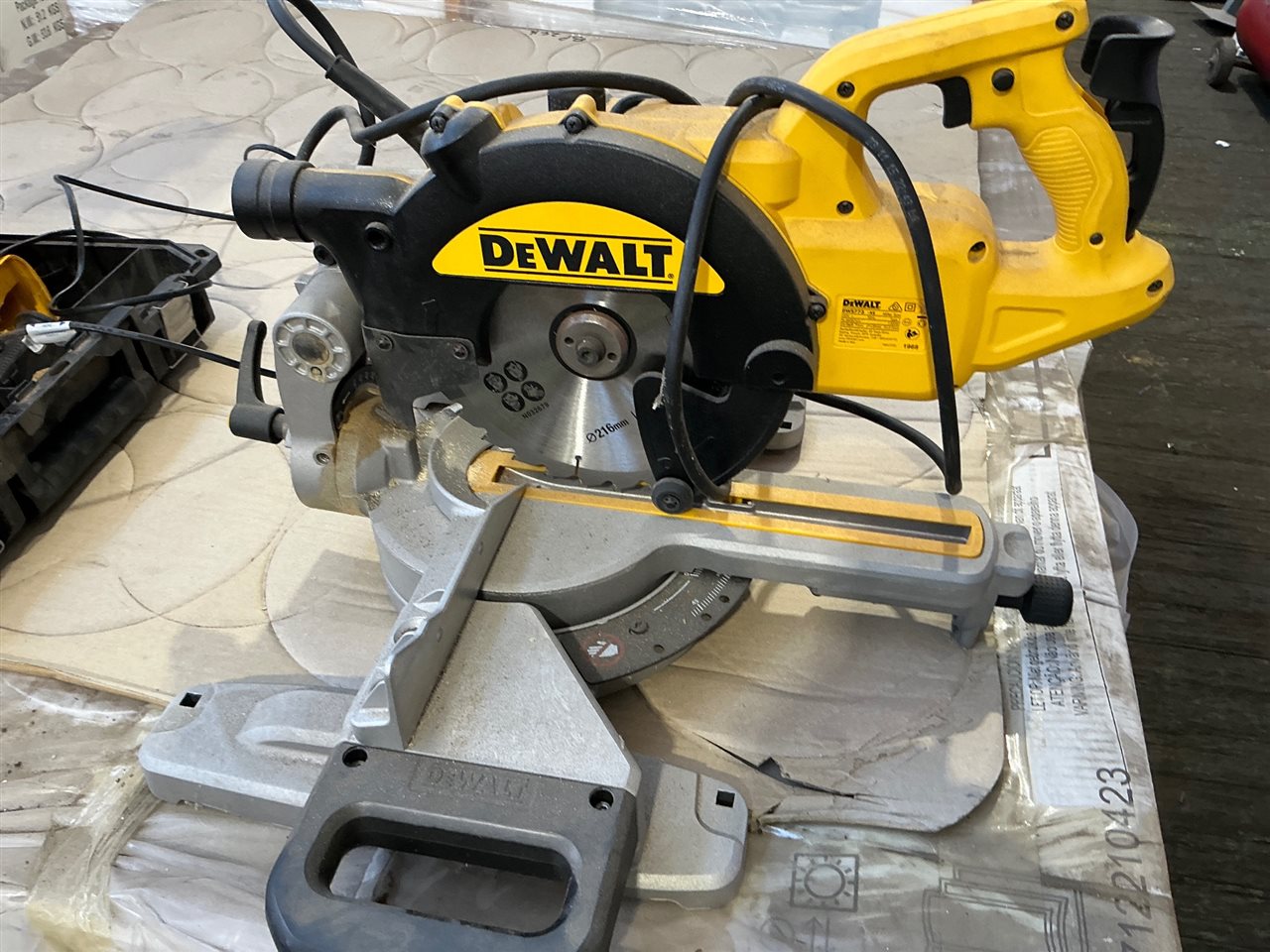 Dewalt Electric 216 mm Slide Mitre Saw -Not  Tested
