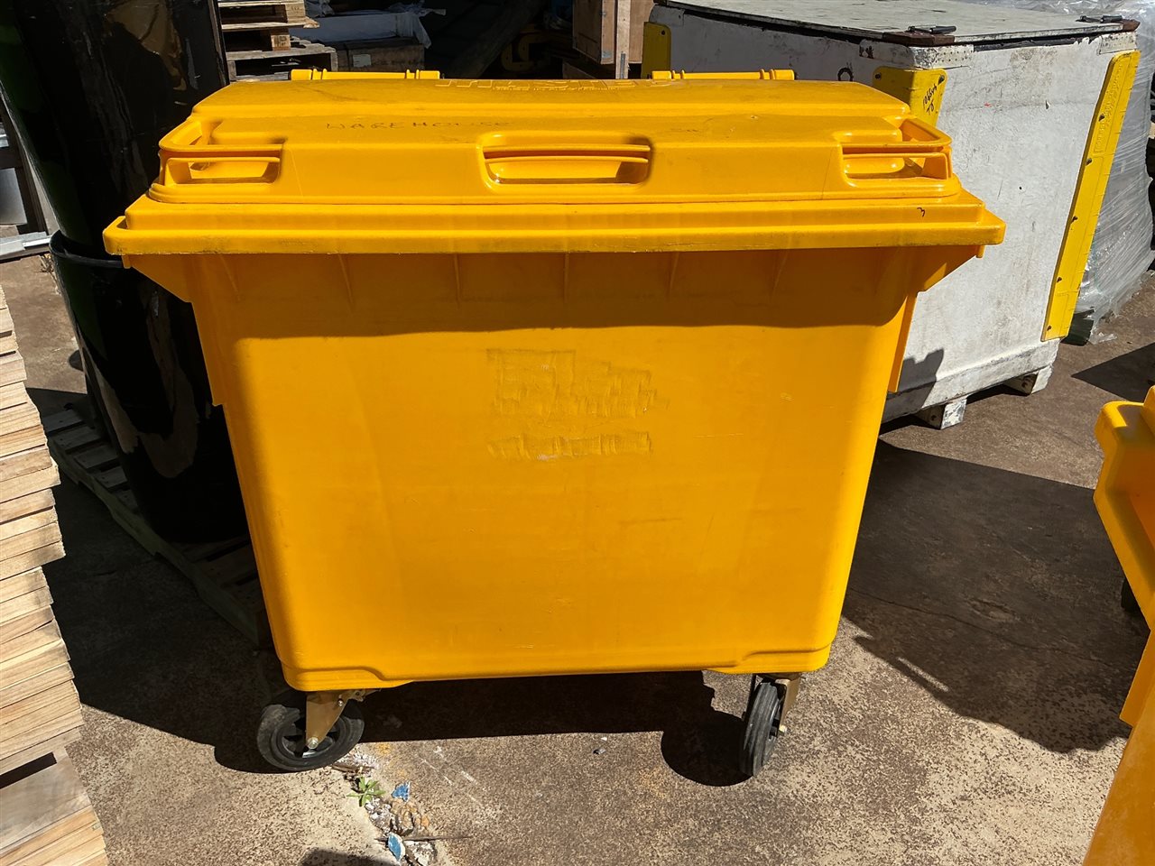 Mastec Mobile Lidded Bin - 600 Litre -Bin Size 1200 x600 x 900 mm H- Yellow Lid