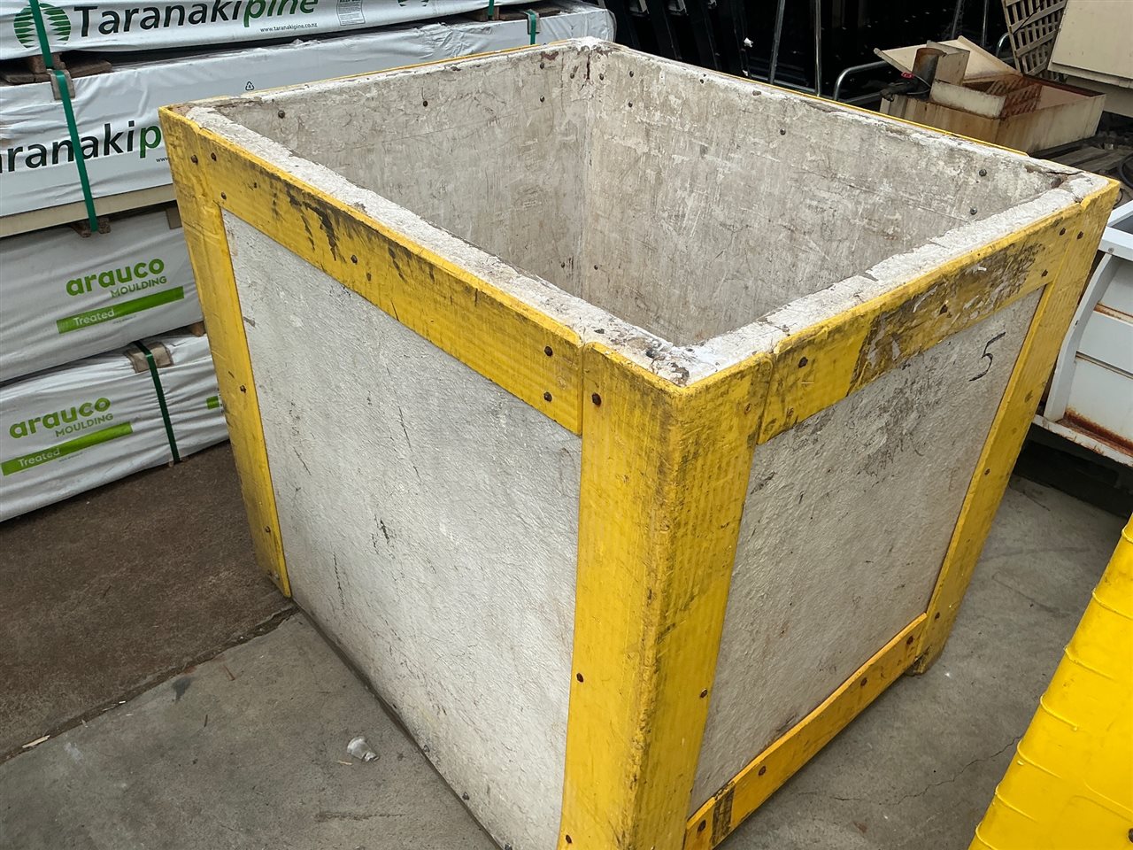 Portable Transport Ice  Box - Insulated-no Lid   1000 mm x 1200 x  1110  mm H