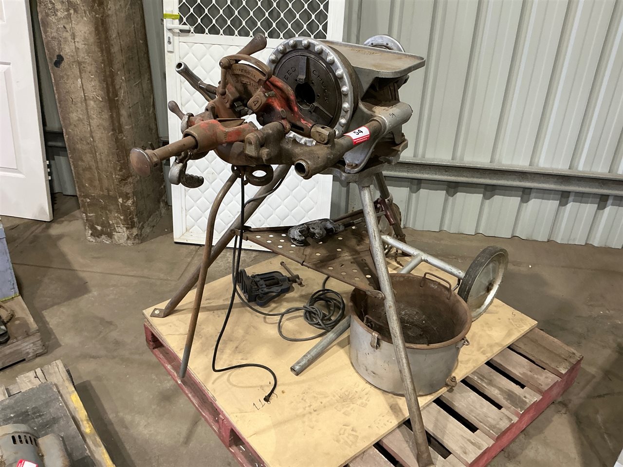 Rigid Pipe Threader/Cutter Model No 42 C/W Bucket and Manual Cutter (Located At Wingfield)