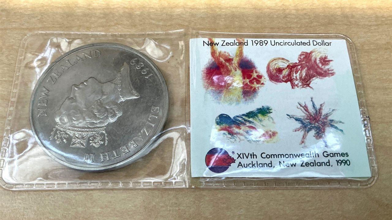 New Zealand 1898 Uncirculated Dollar - XIVth Commonwealth Games Auckland, New Zealan 1990