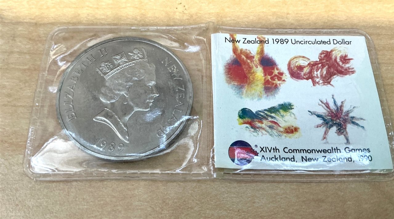 New Zealand 1898 Uncirculated Dollar - XIVth Commonwealth Games Auckland, New Zealand 1990