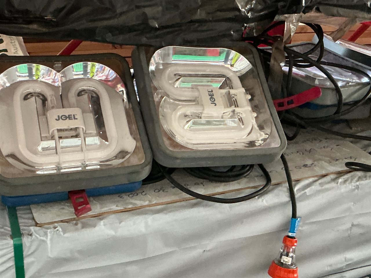 Work Site Lights - Quantity of 8  - 240 Volt