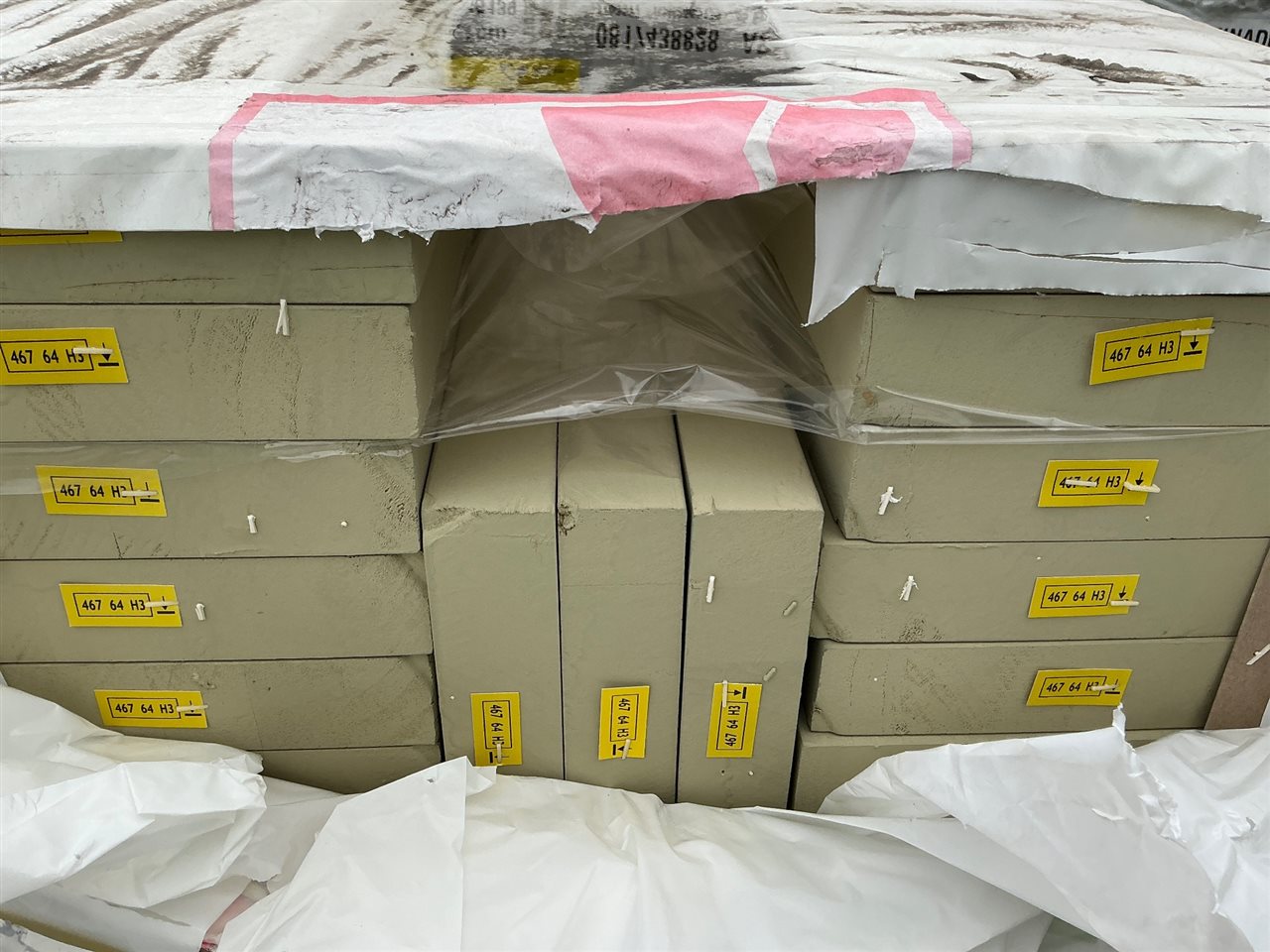185 x 42, LOSP Treated Pre-Primed Pine, Finger Jointed D4S Pencil Round, 144 pcs @ 6.6 M, 950.4 Lin Metres Total Pk PIKCLPP18504266