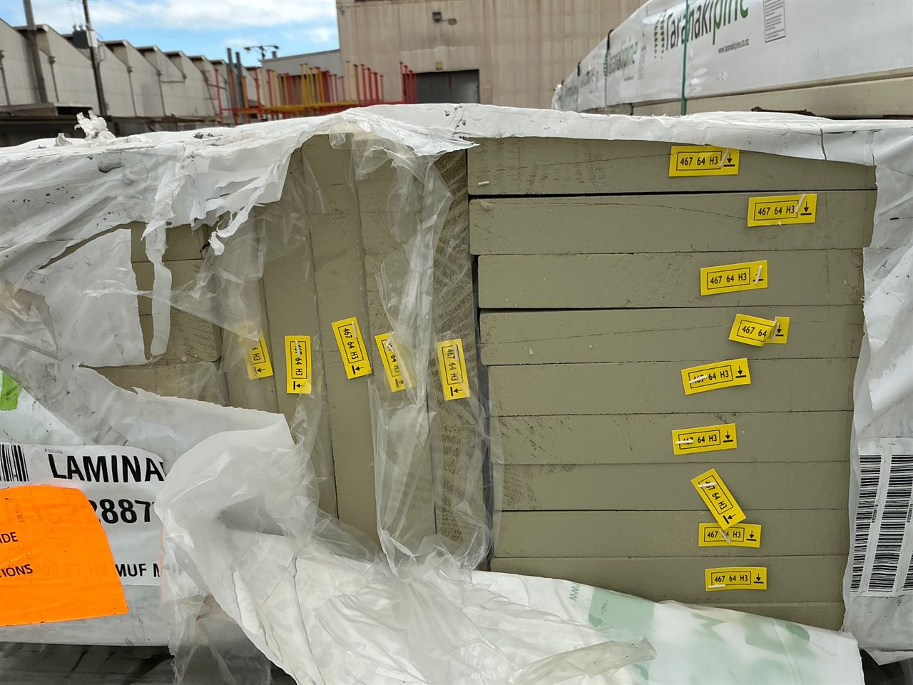 280 x 30, LOSP Treated Pre-Primed Pine, Laminated Finger Jointed D4S Pencil Round, 70 pcs @ 5.4 M, 378 Lin Metres Total Pk PIKCLPP28003054