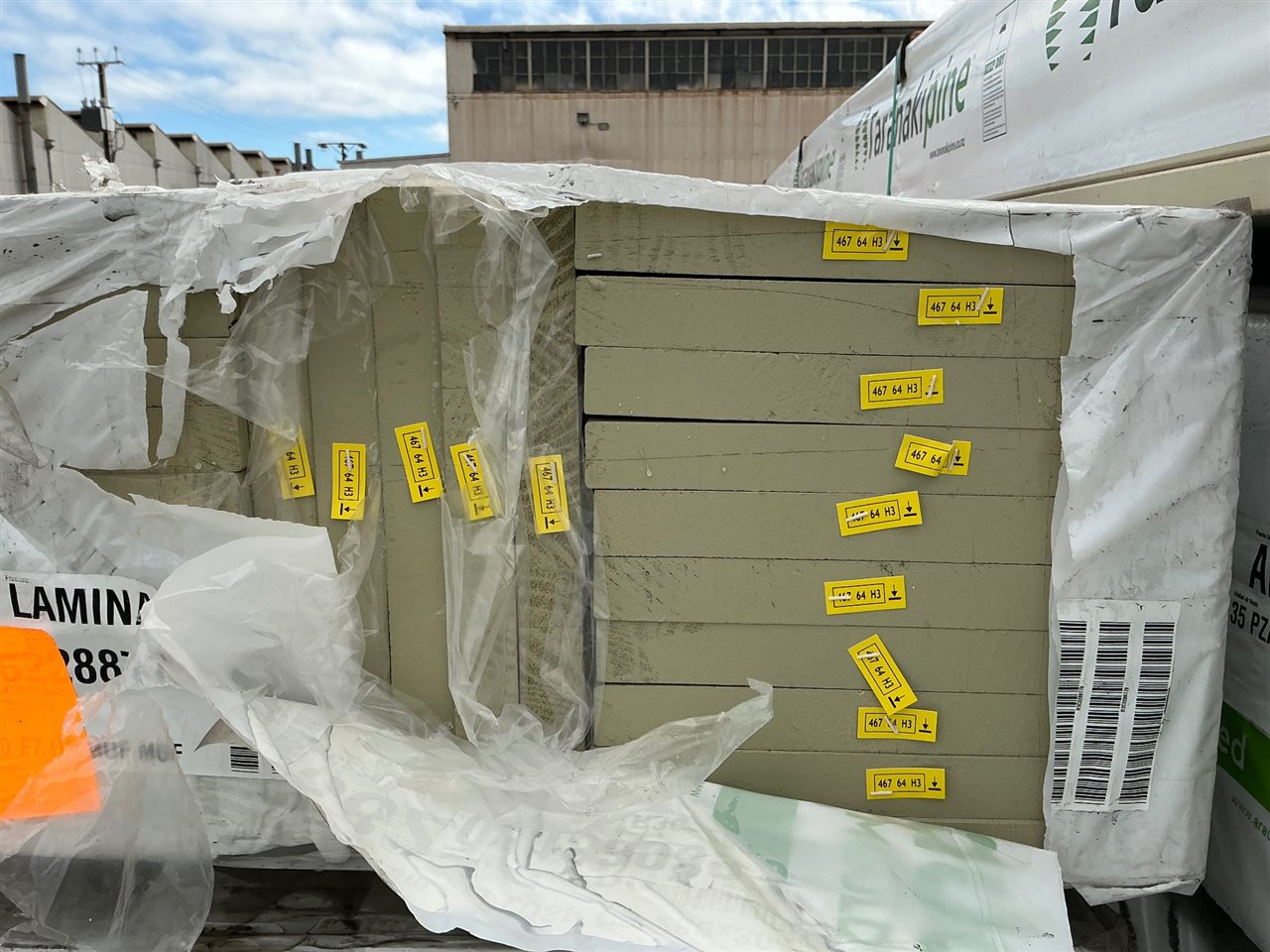 280 x 30, LOSP Treated Pre-Primed Pine, Laminated Finger Jointed D4S Pencil Round, 25 pcs @ 5.4 M, 135 Lin Metres Total Pk 858938-00