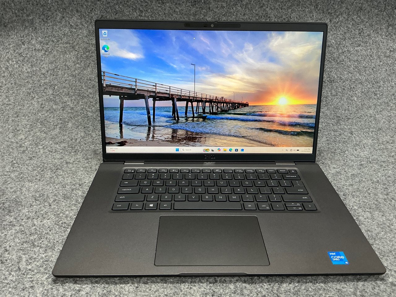 Dell Latitude 7520 - Intel Core i5-1145G7, 16 GB RAM, 256GB NVMe SSD with Adapter