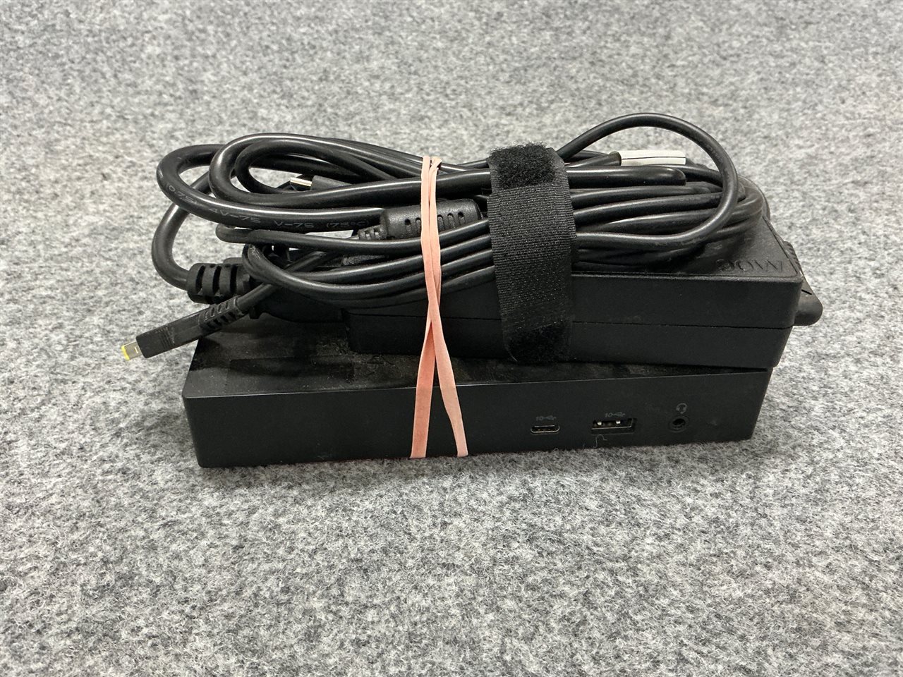 Lenovo ThinkPad Universal USB-C Dock 40AY with 90W Adapter