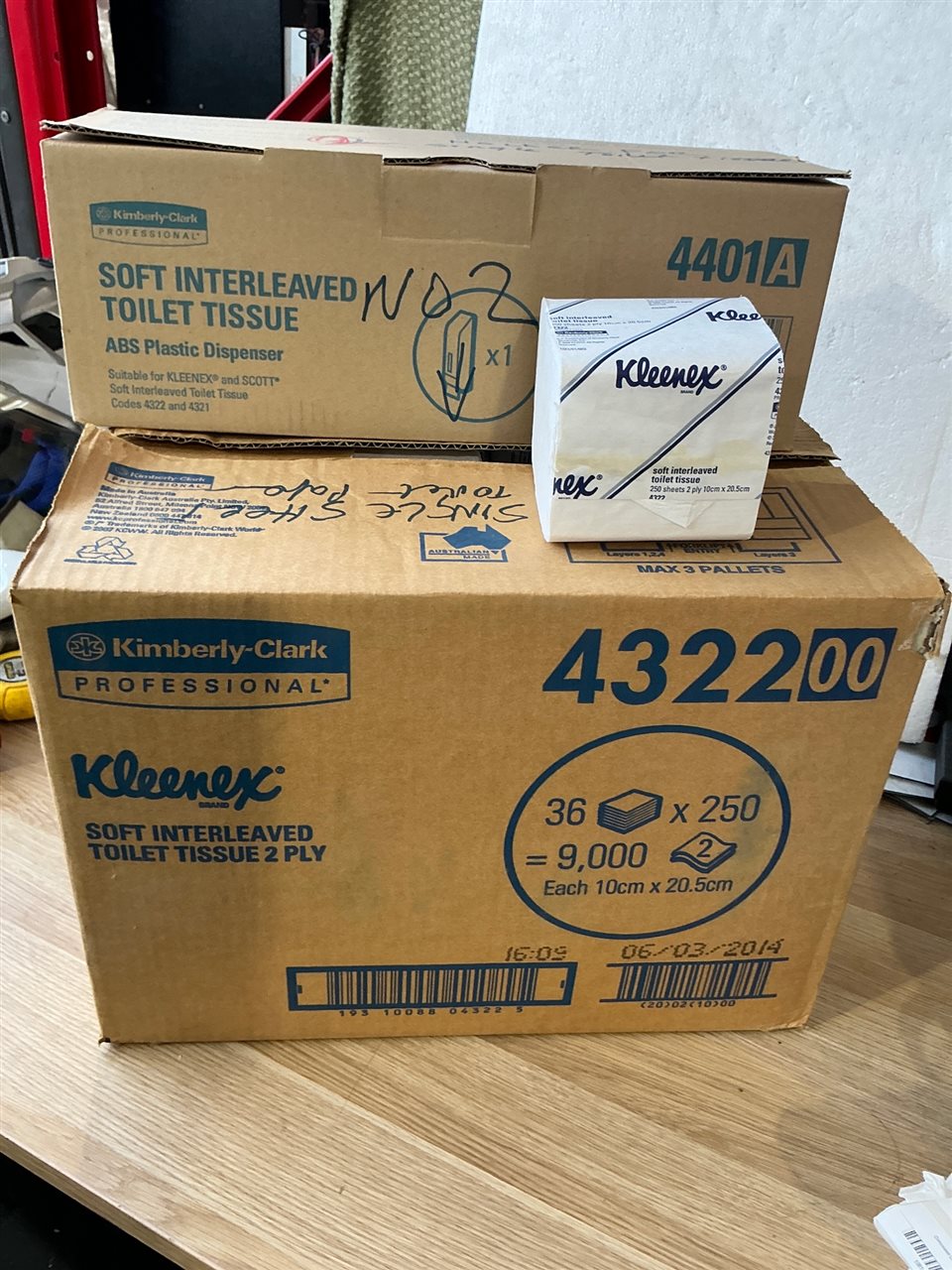 Kleenex Toilet Tissue — Carton 2 Ply Interleaved - 36x250 and Plastic Dispenser